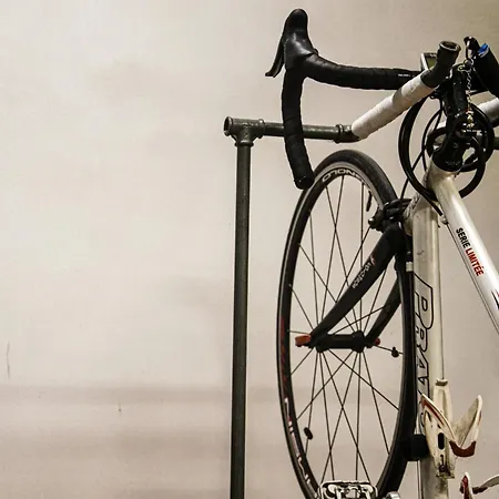 Essenza - Premium Bike & Hike House *